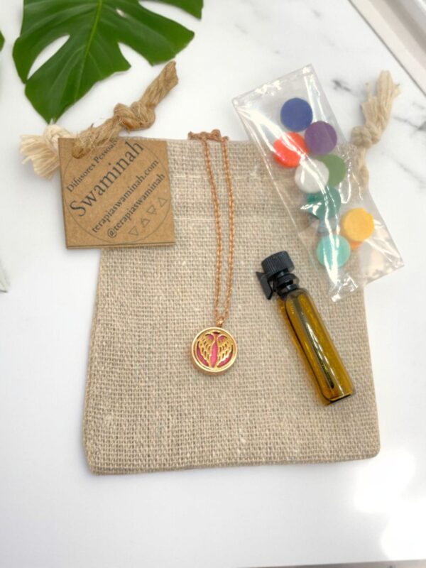Colar difusor asas de anjo rose gold