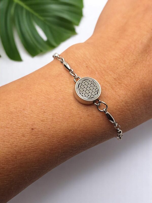 Bracelete Difusor para Óleos Essenciais – Flor da Vida Prateada